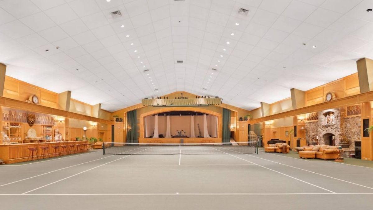 The indoor tennis courts have their own bar.
