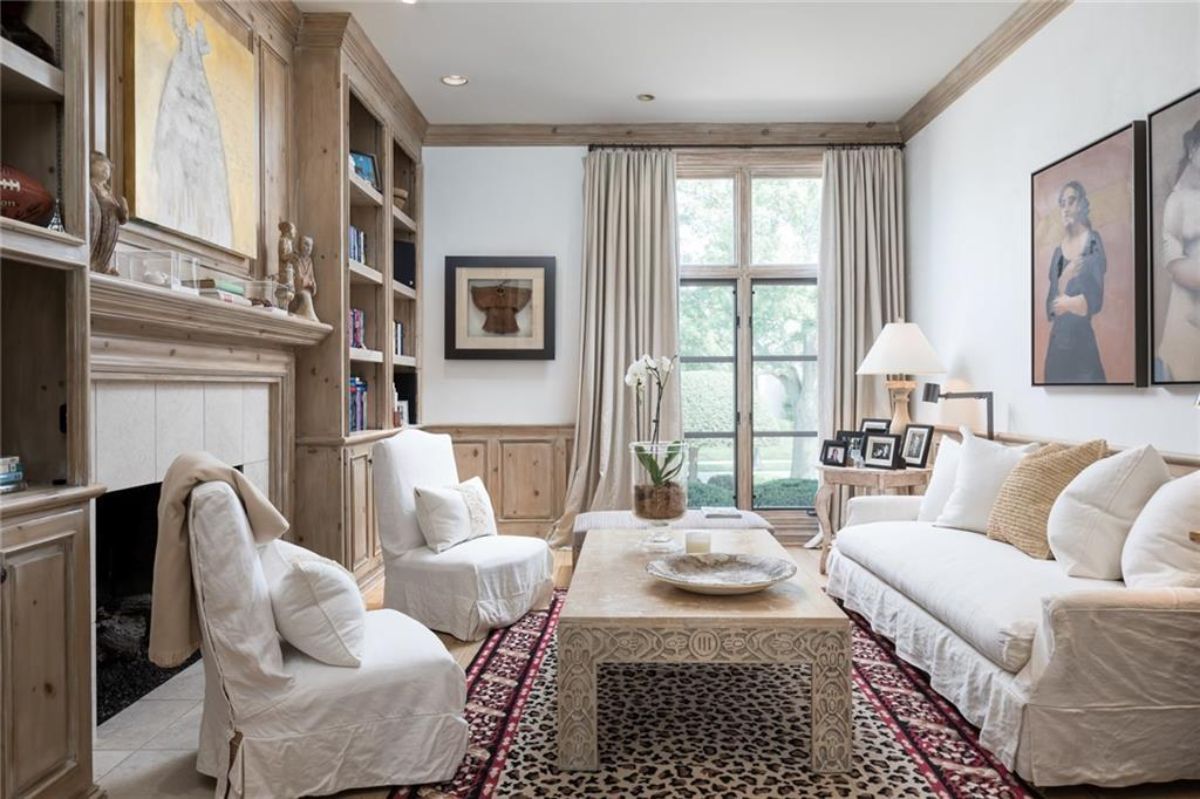 Living room in white sofas and a center table.