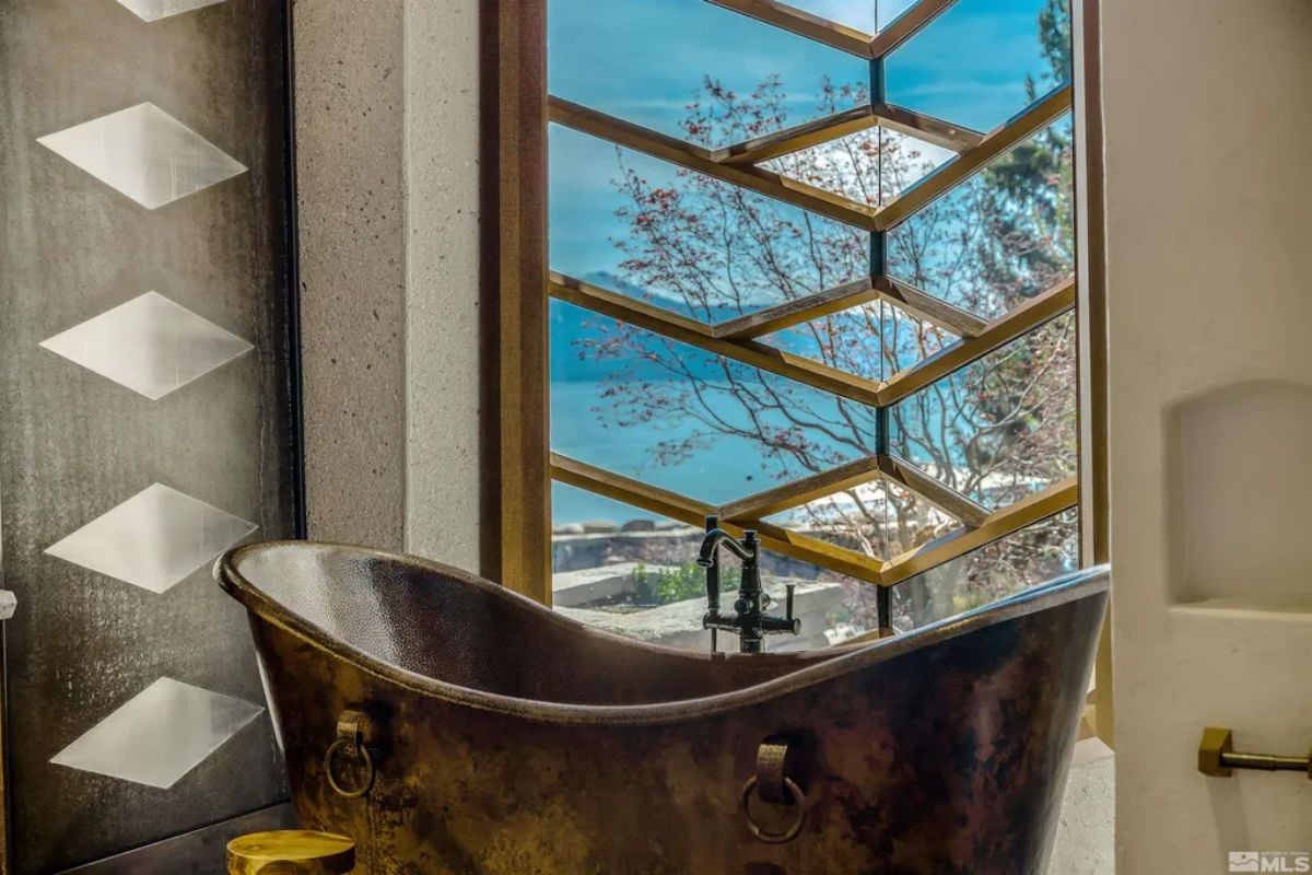 Bathtub