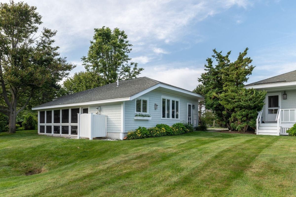 Guest house with a large green lawn.