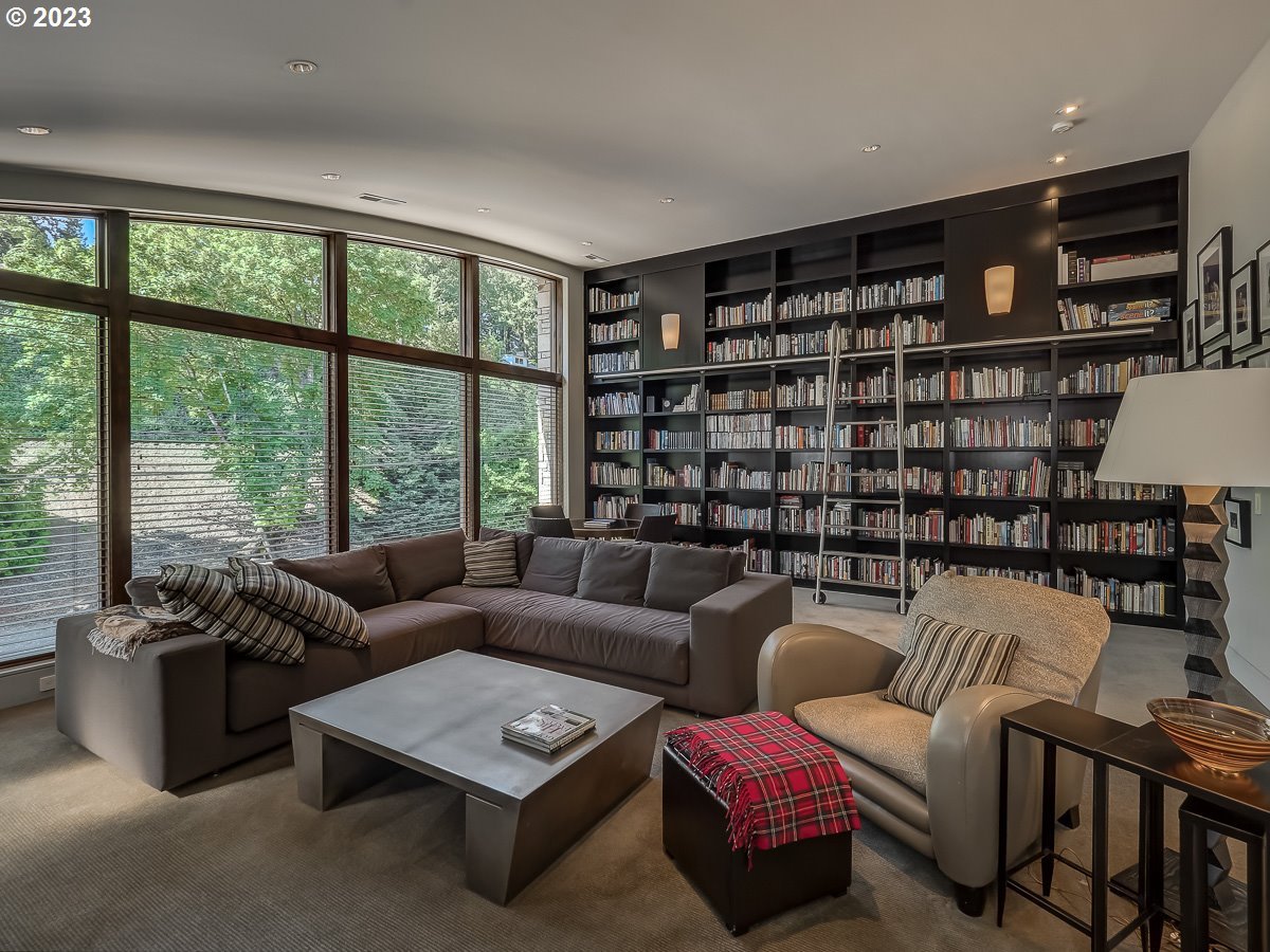 Book reading room with couches and book shelves.