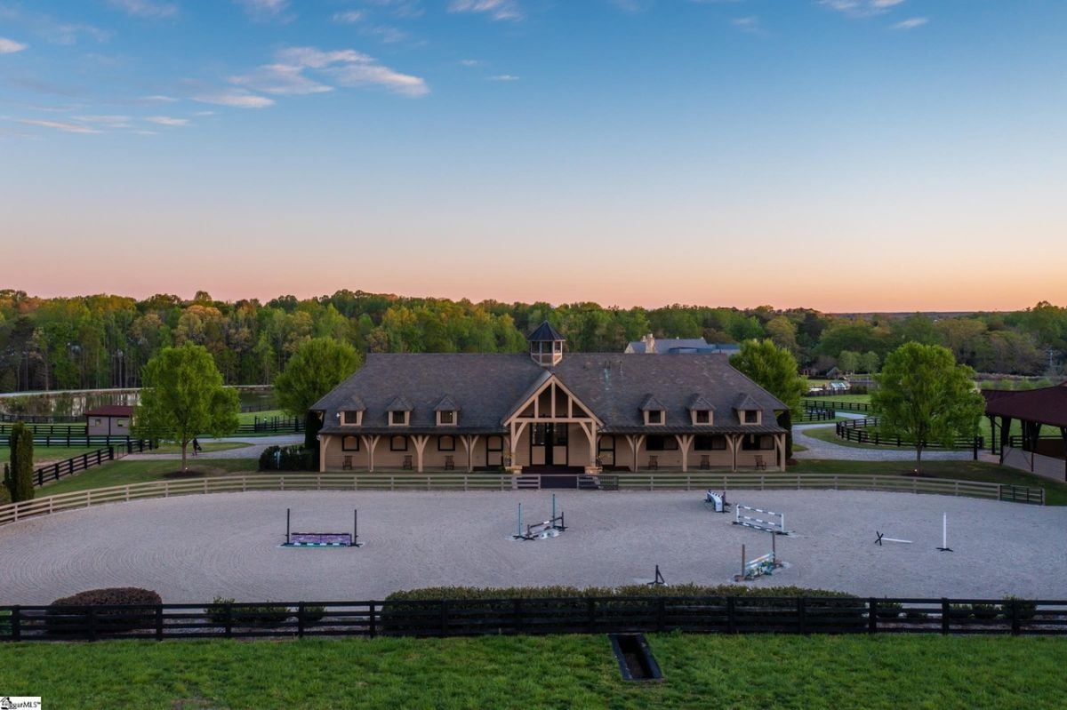 Horse farm with a horse pen, equestrian amenity and a barn.