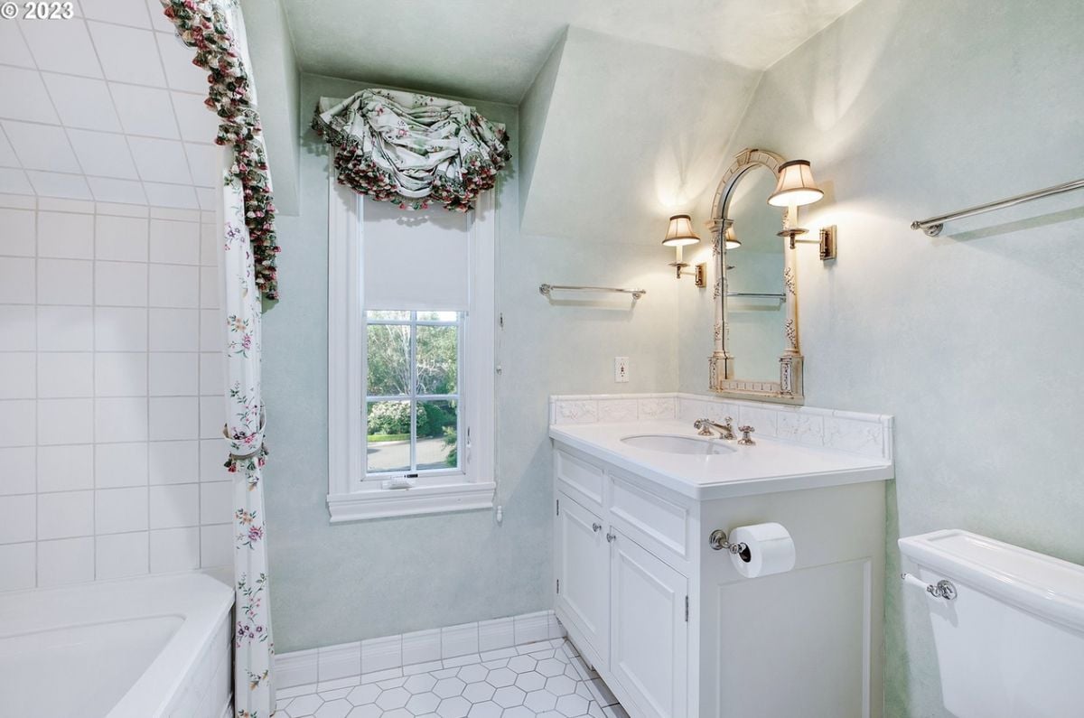 Bathroom with a sink, a bath tub, and toilet.