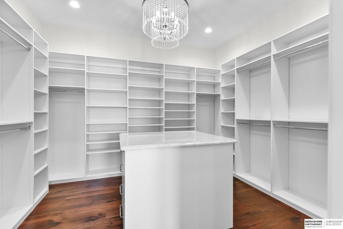 Walk-in closet