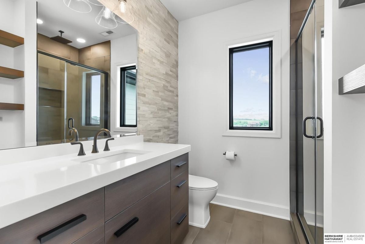 Comfort room's sink and toilet.