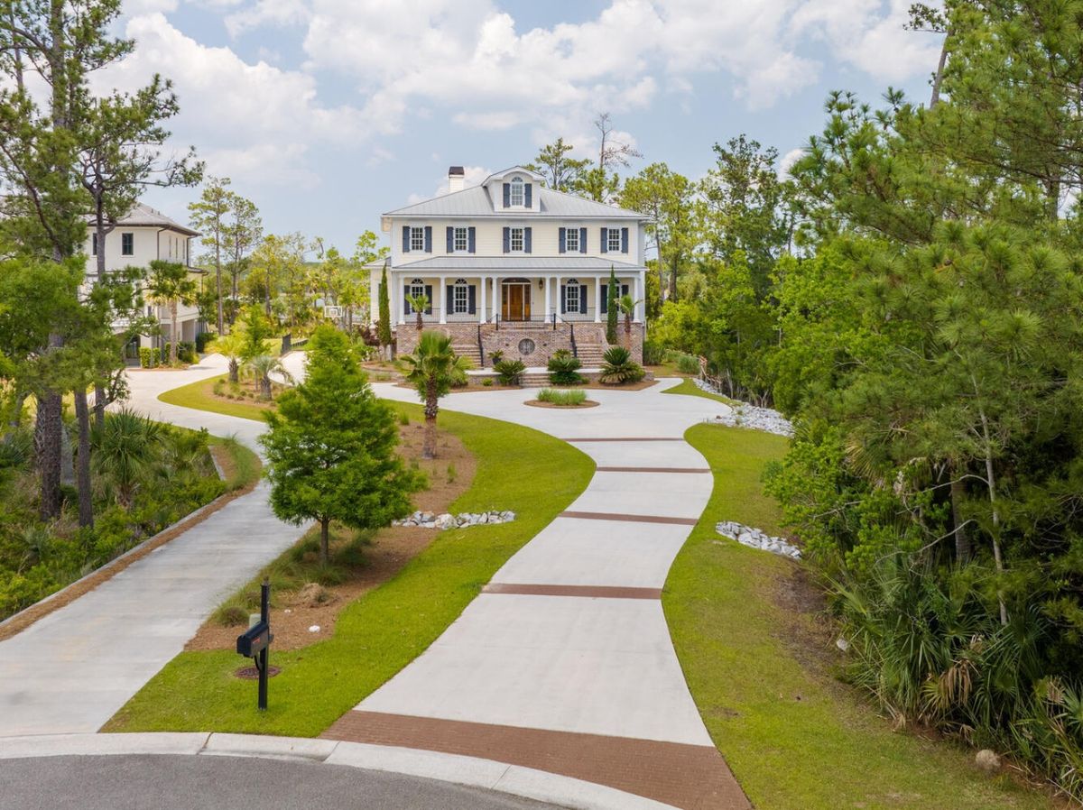 Front view of the house.