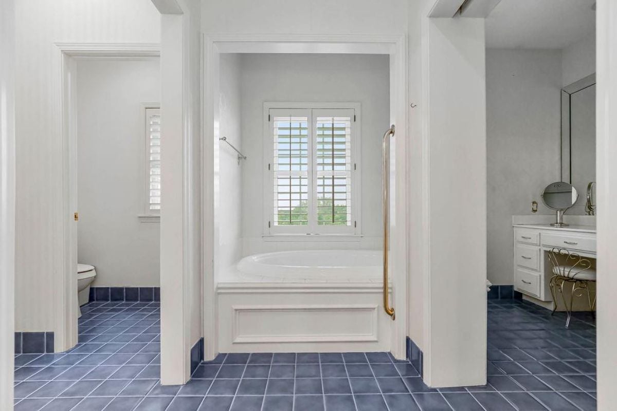 Bathtub