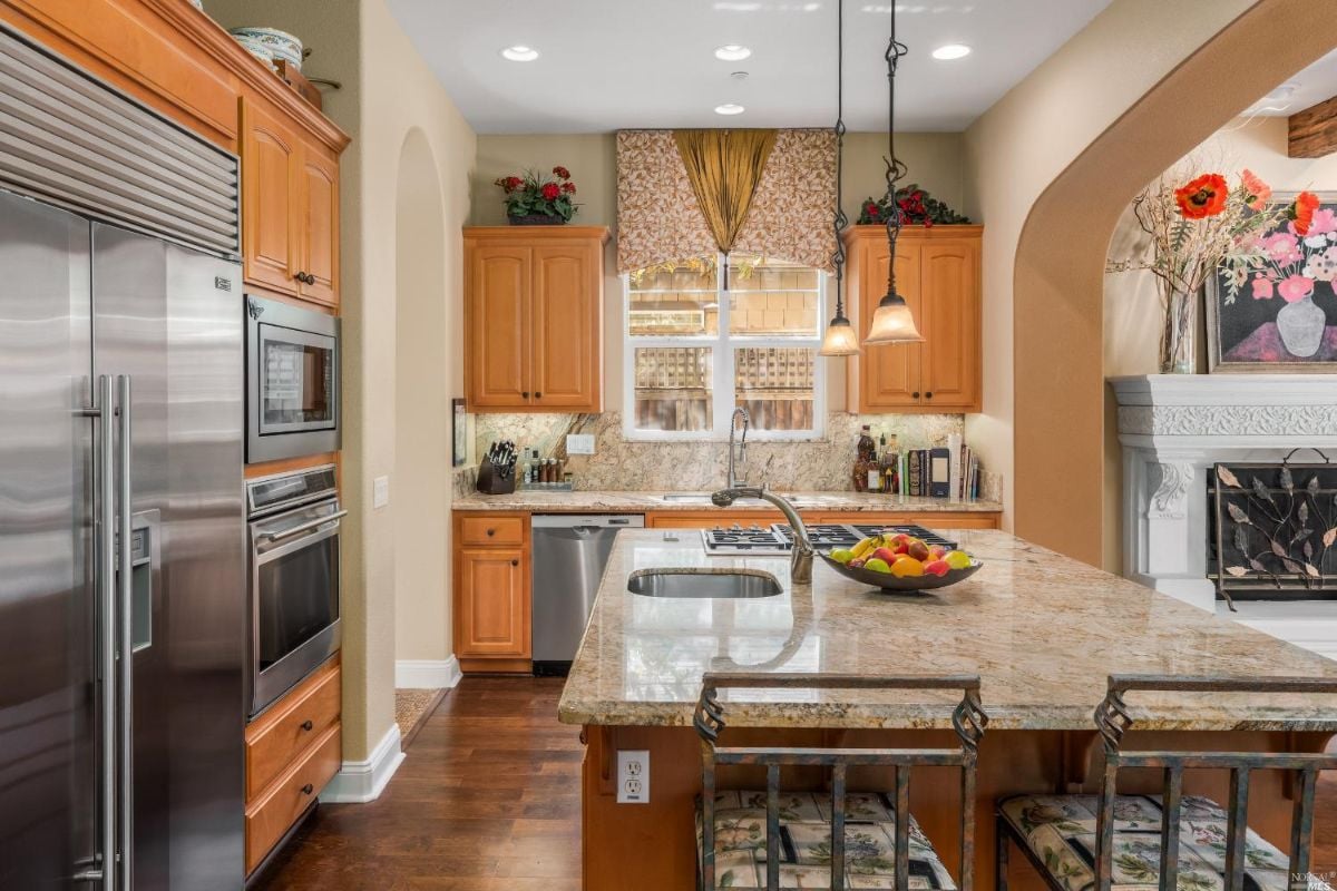 Kitchen with top-of-the-line appliances, a large island and granite countertops.