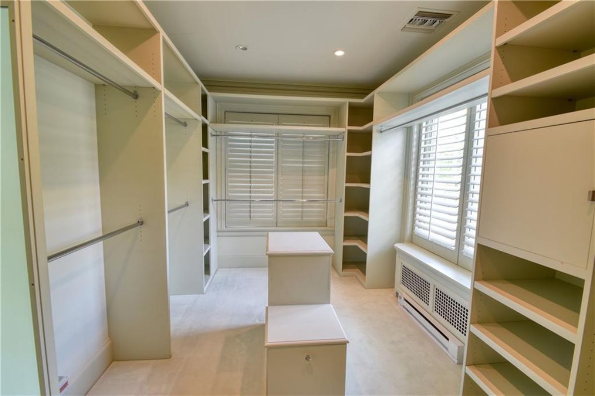 Walk-in closet