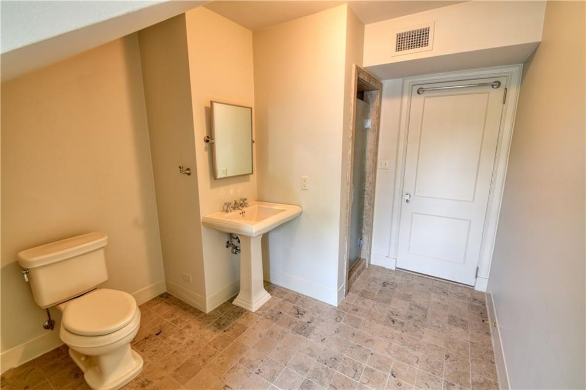 Comfort room