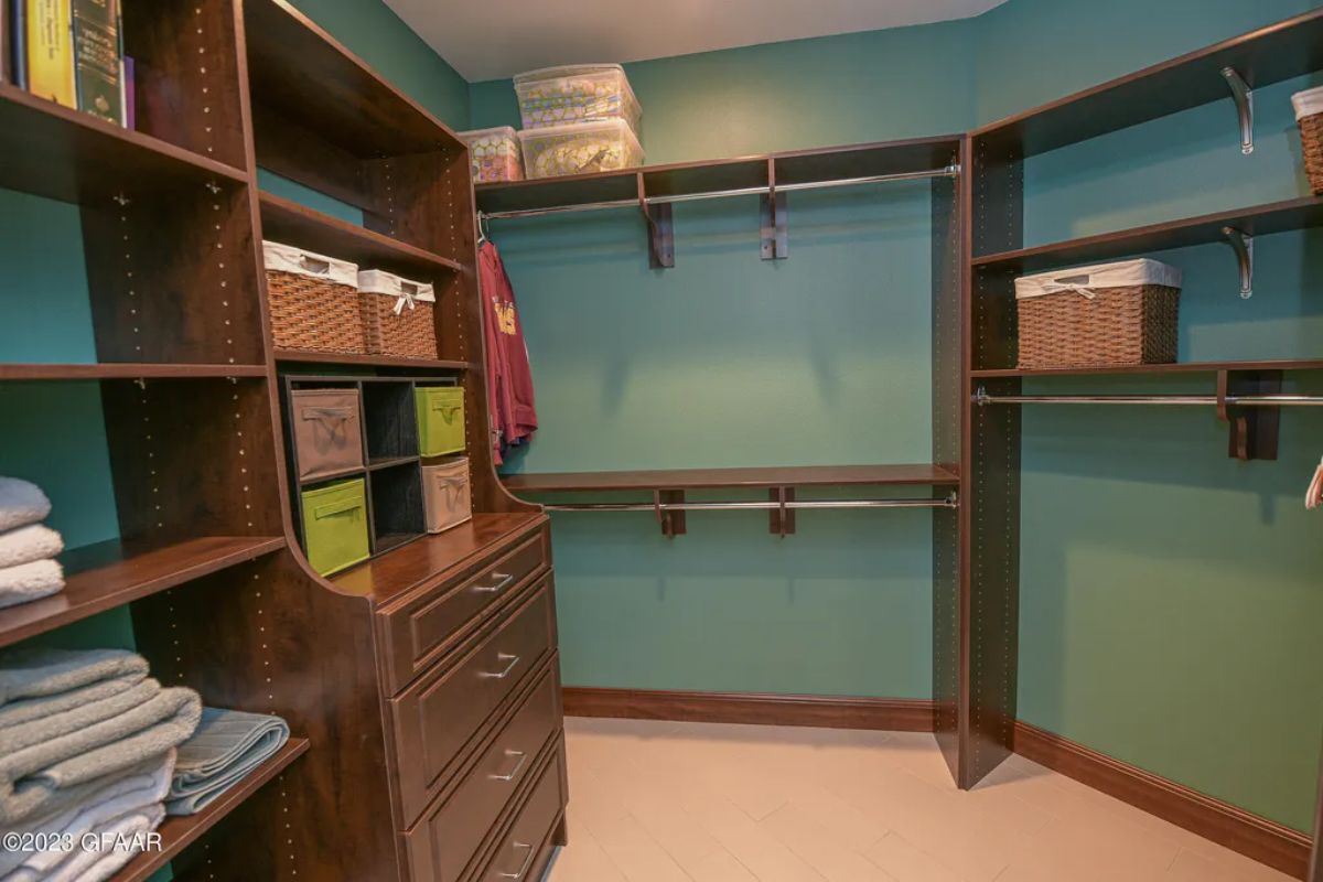 Walk-in closet