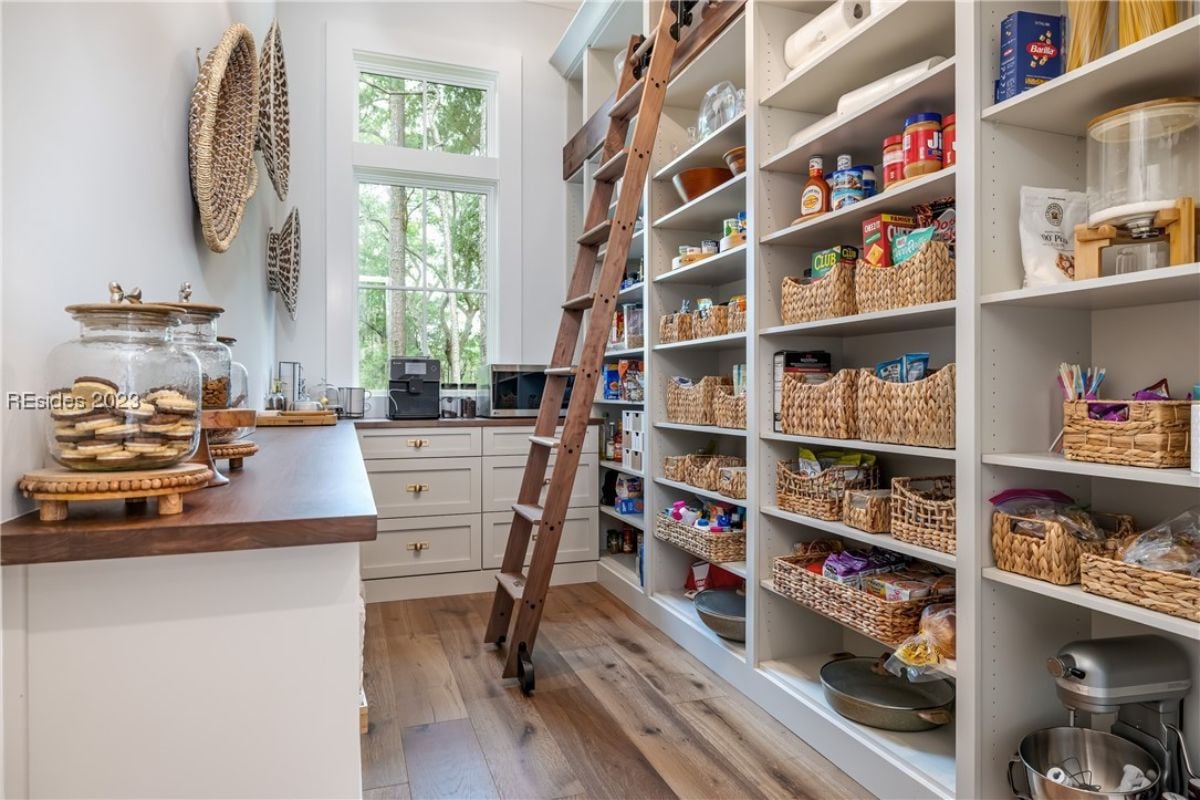 Pantry with helves filled with food.