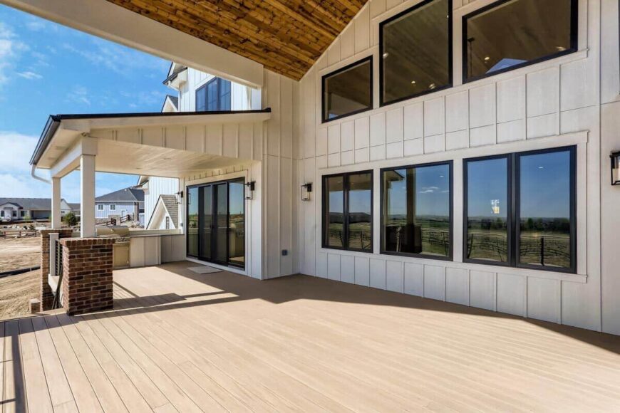 Introducing this Stunning 6-Bedroom Modern Farmhouse Floor Plan with a ...