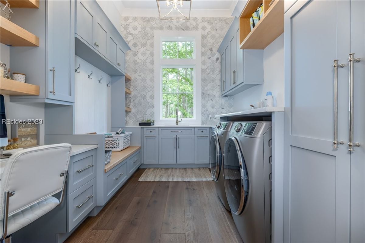 Laundry room with cabinets and drawees.