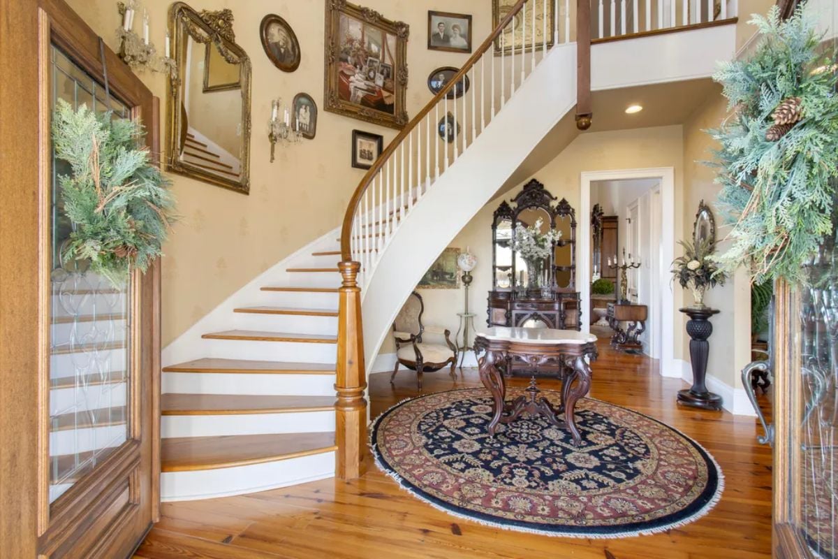 Entrance hall featuring the stairs and the entryway table.