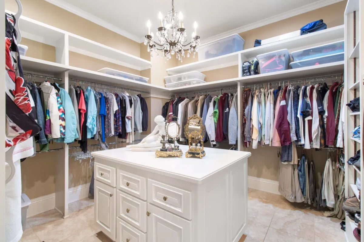 Walk-in closet