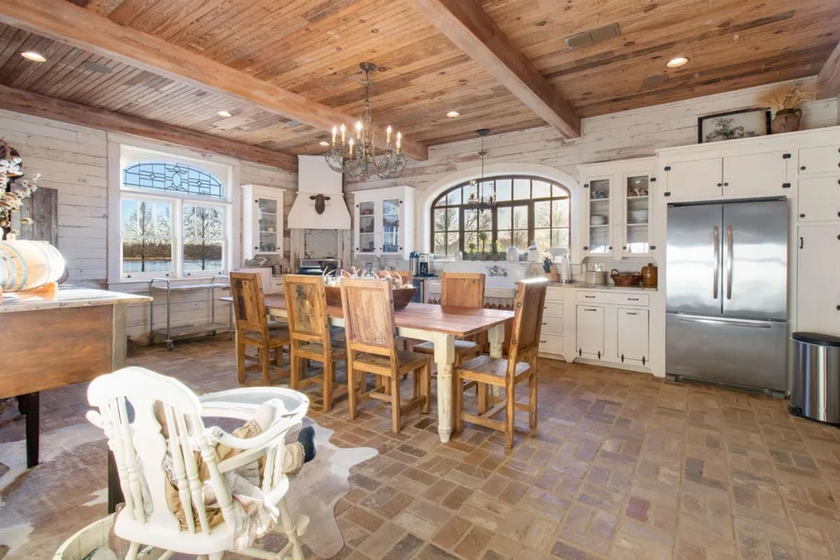 Dining area of the Cypress barn.