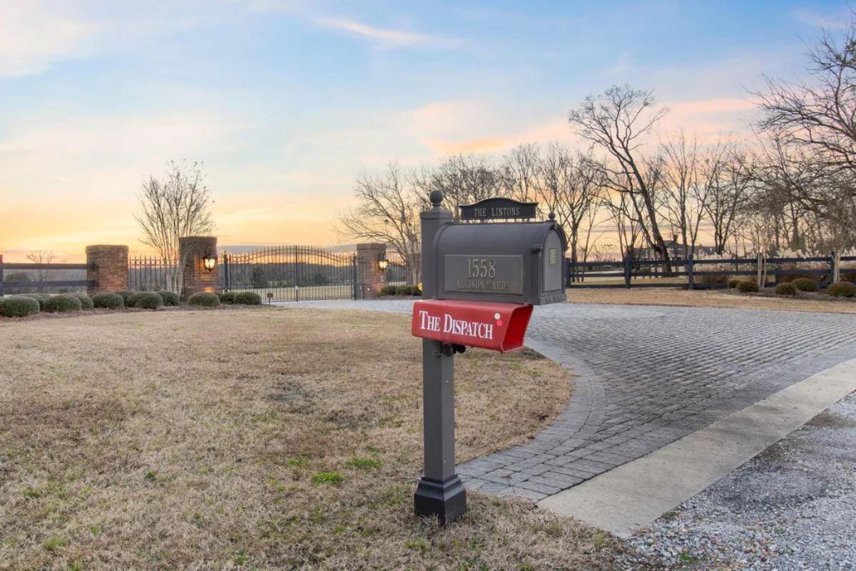 Mail box