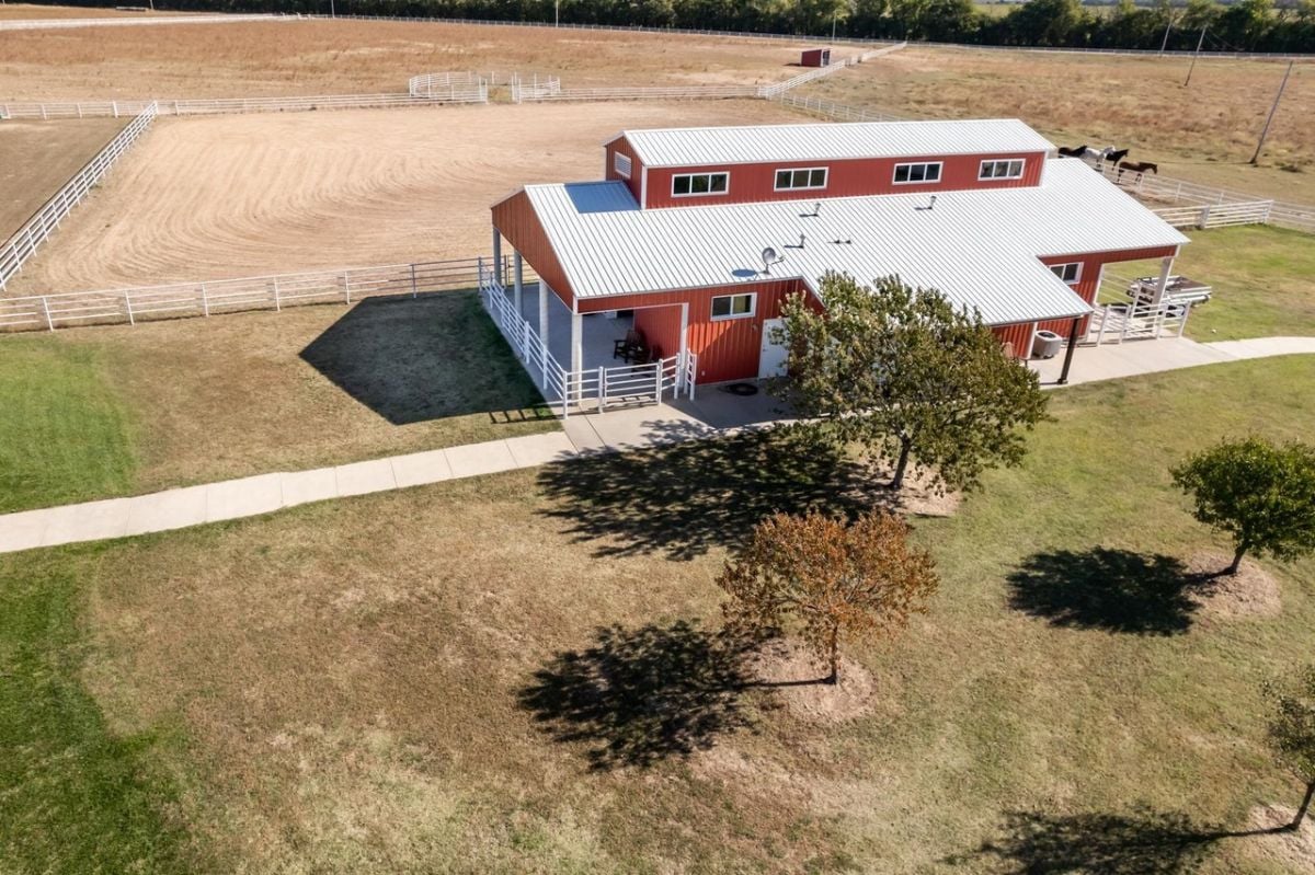 Stable with studio apartment