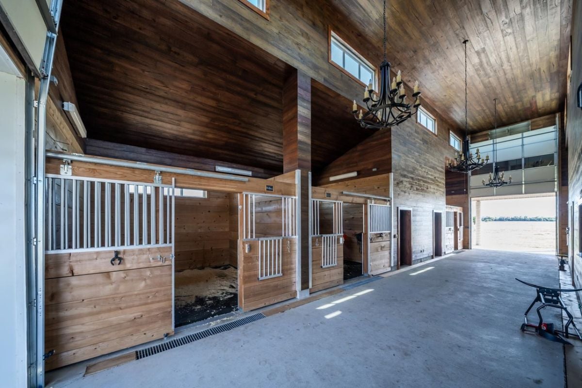 Horse stable