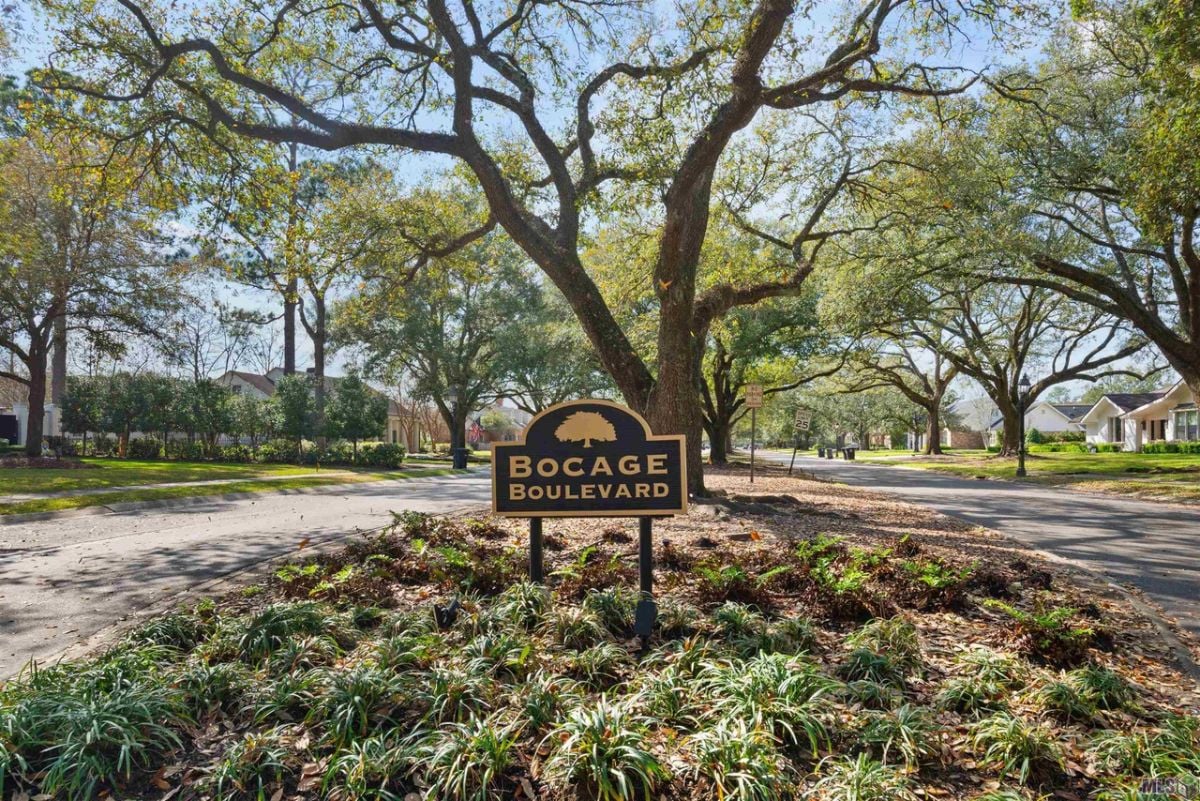 Bocage Boulevard Signage