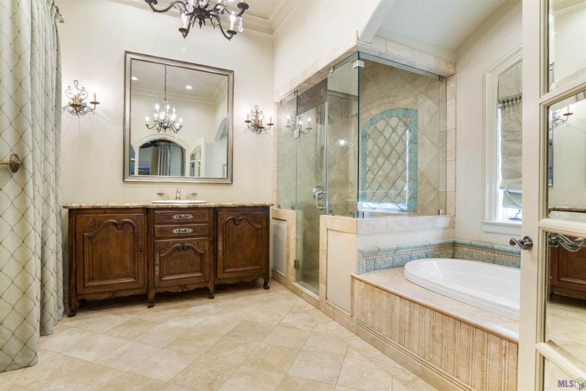 Bathroom's sink and bathtub.