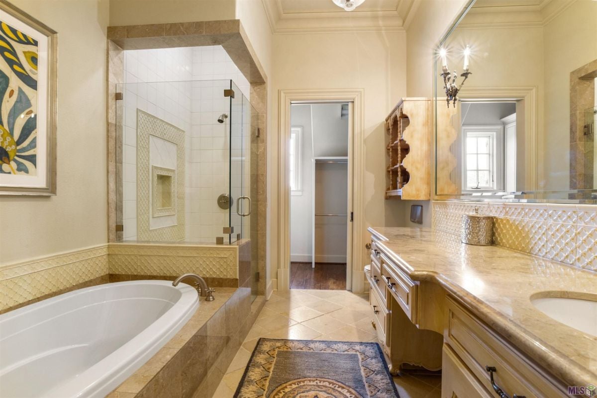 Bathroom's shower and bathtub.