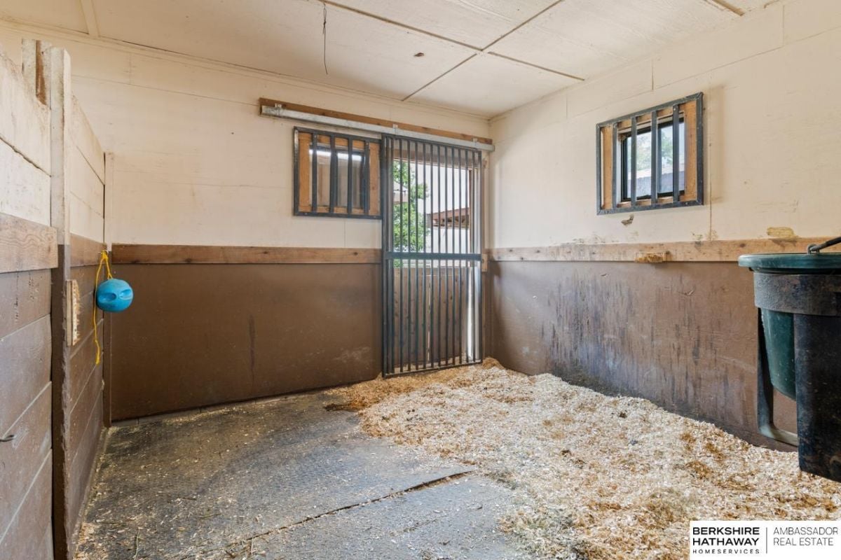 Horse stable