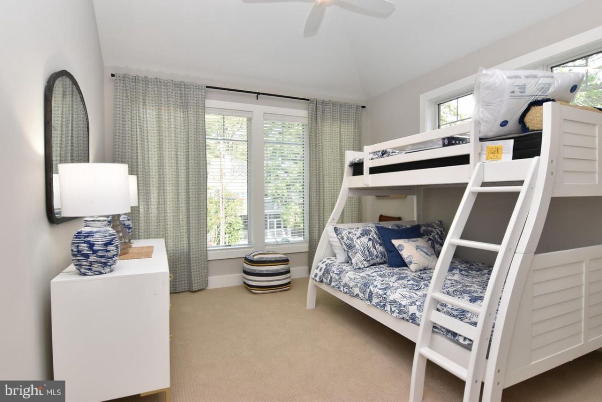 Double deck bedroom.