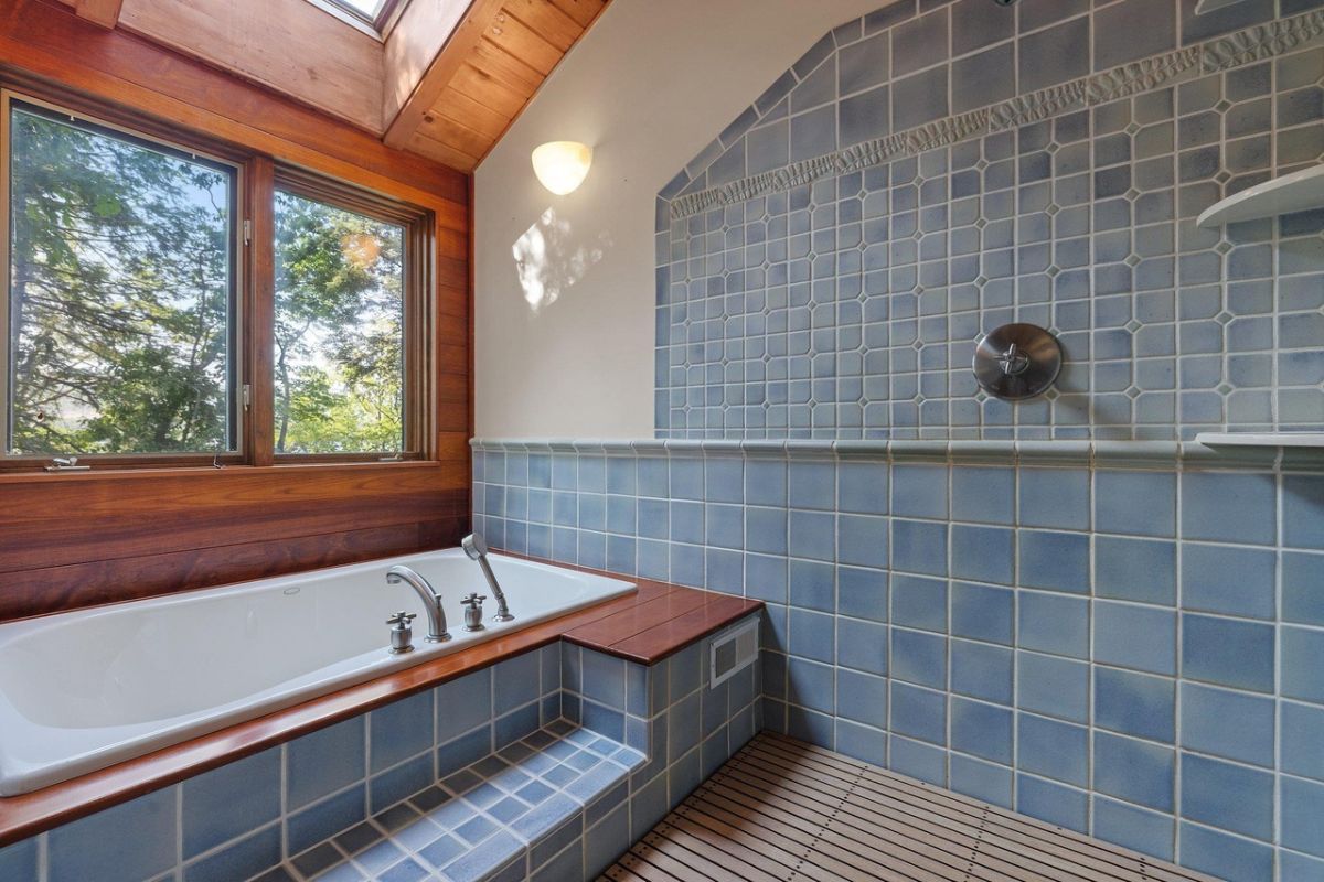 Bathtub