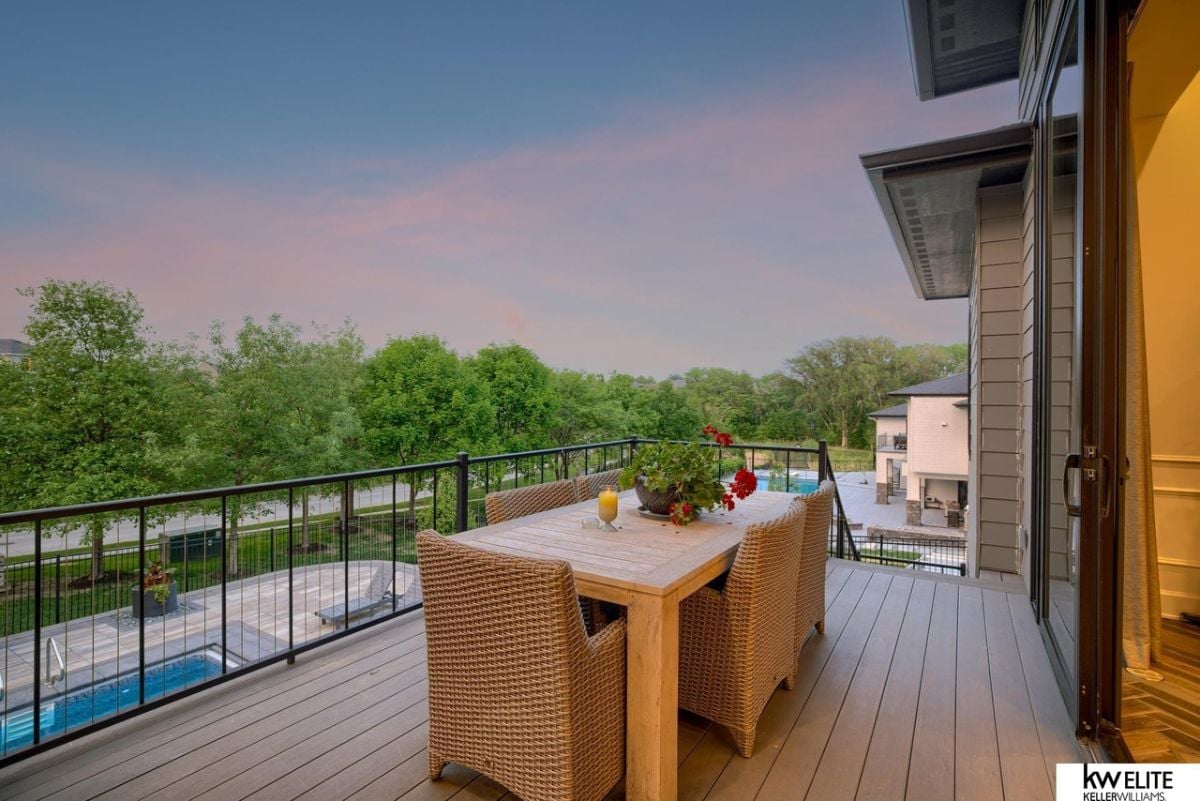Balcony's dining area