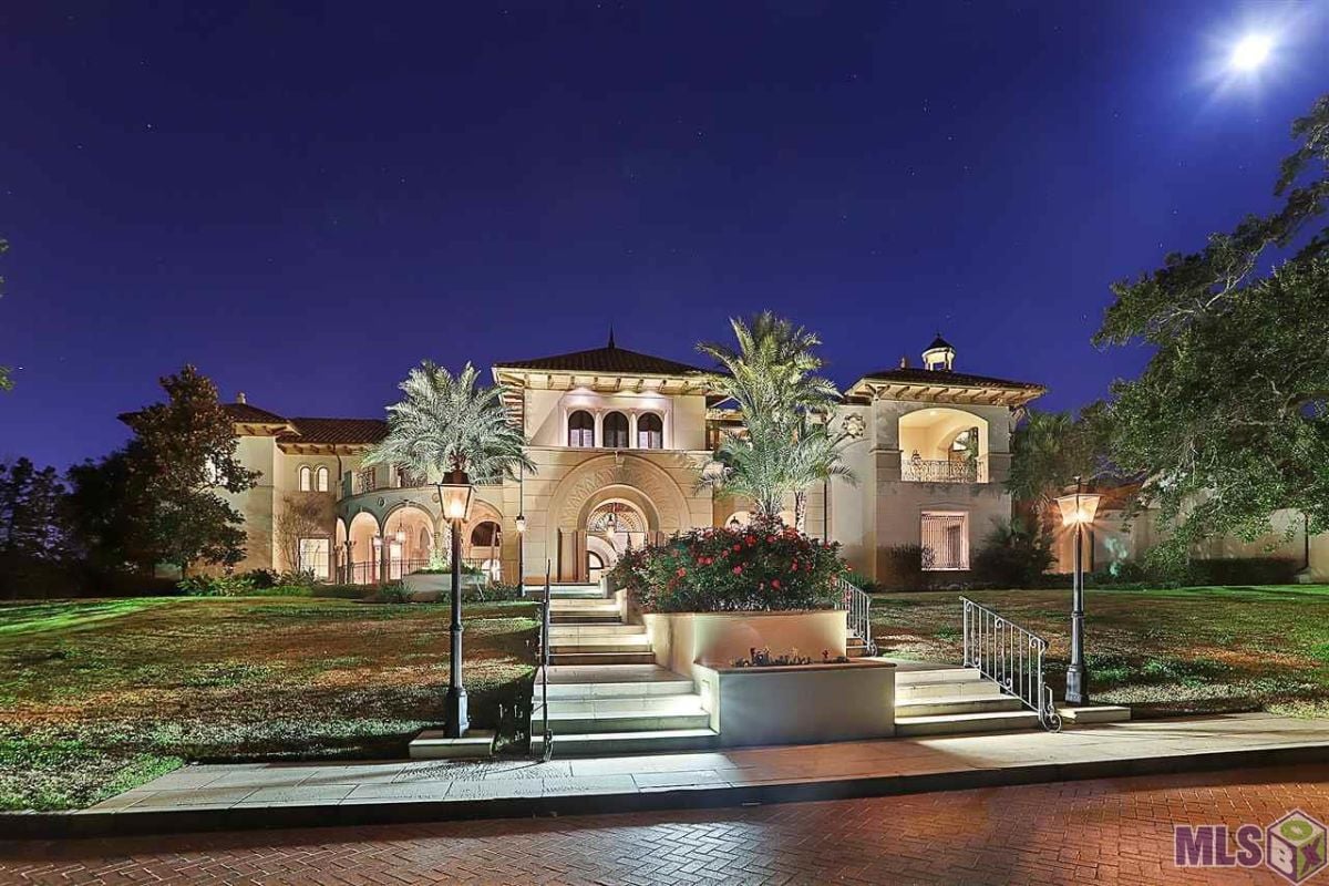 Mansion's front night view.