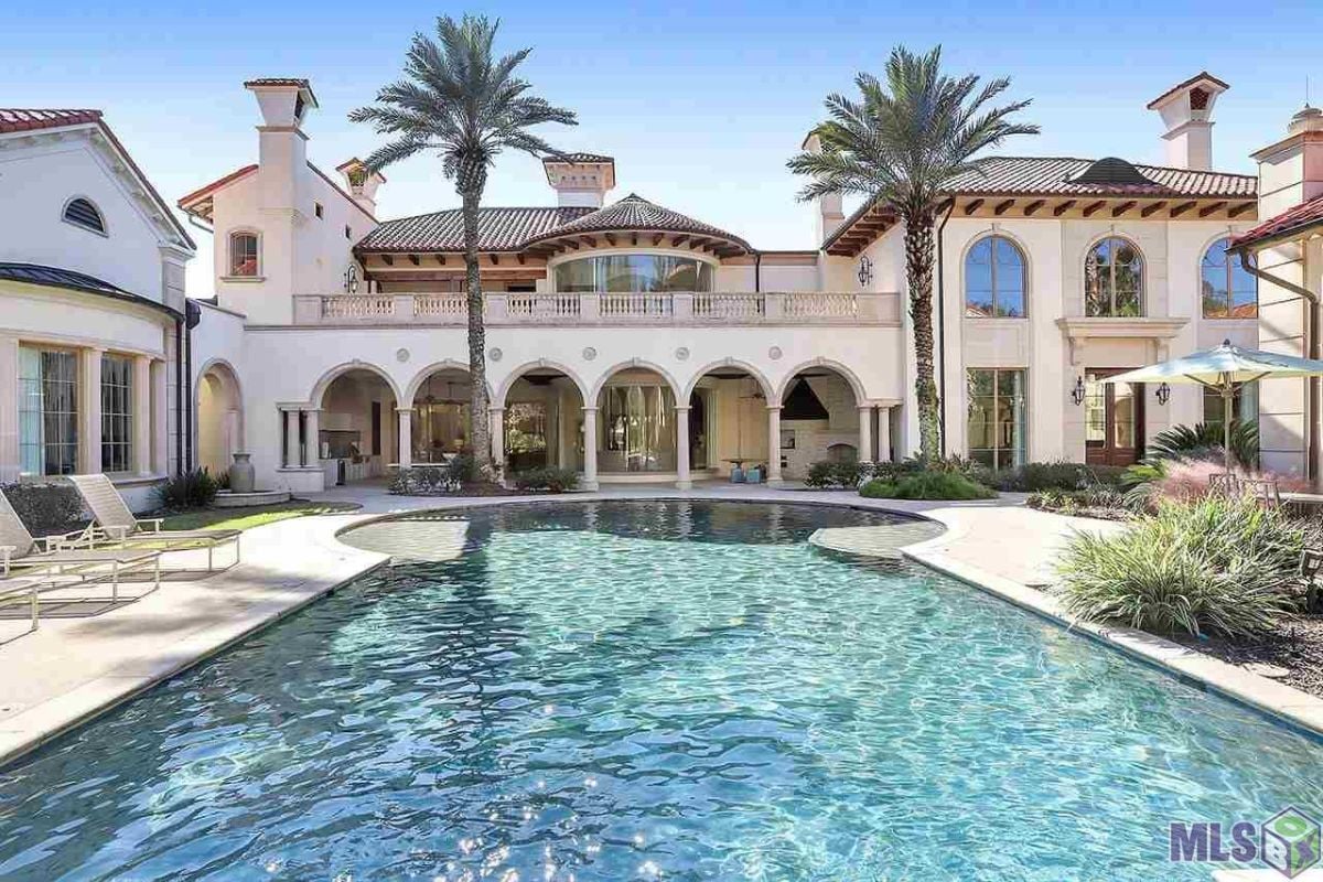 Pool area