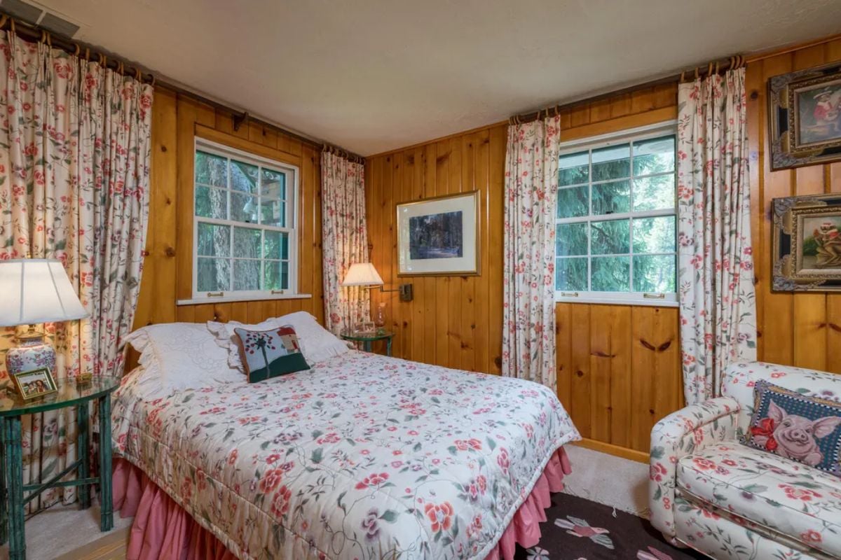Another bedroom