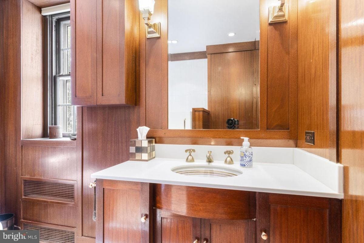 Bathroom's sink