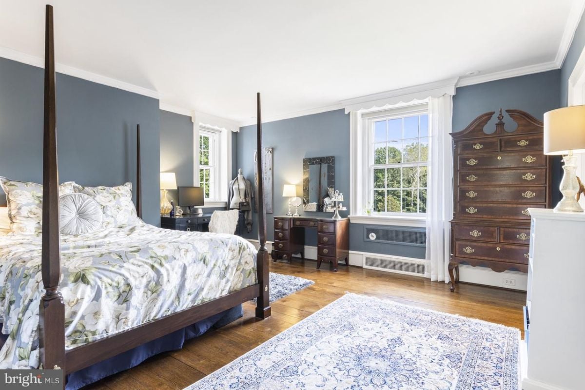 Another bedroom