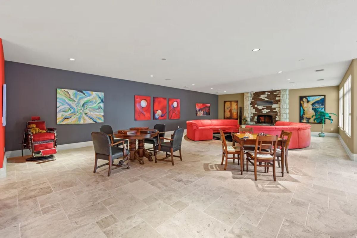 Entertainment room