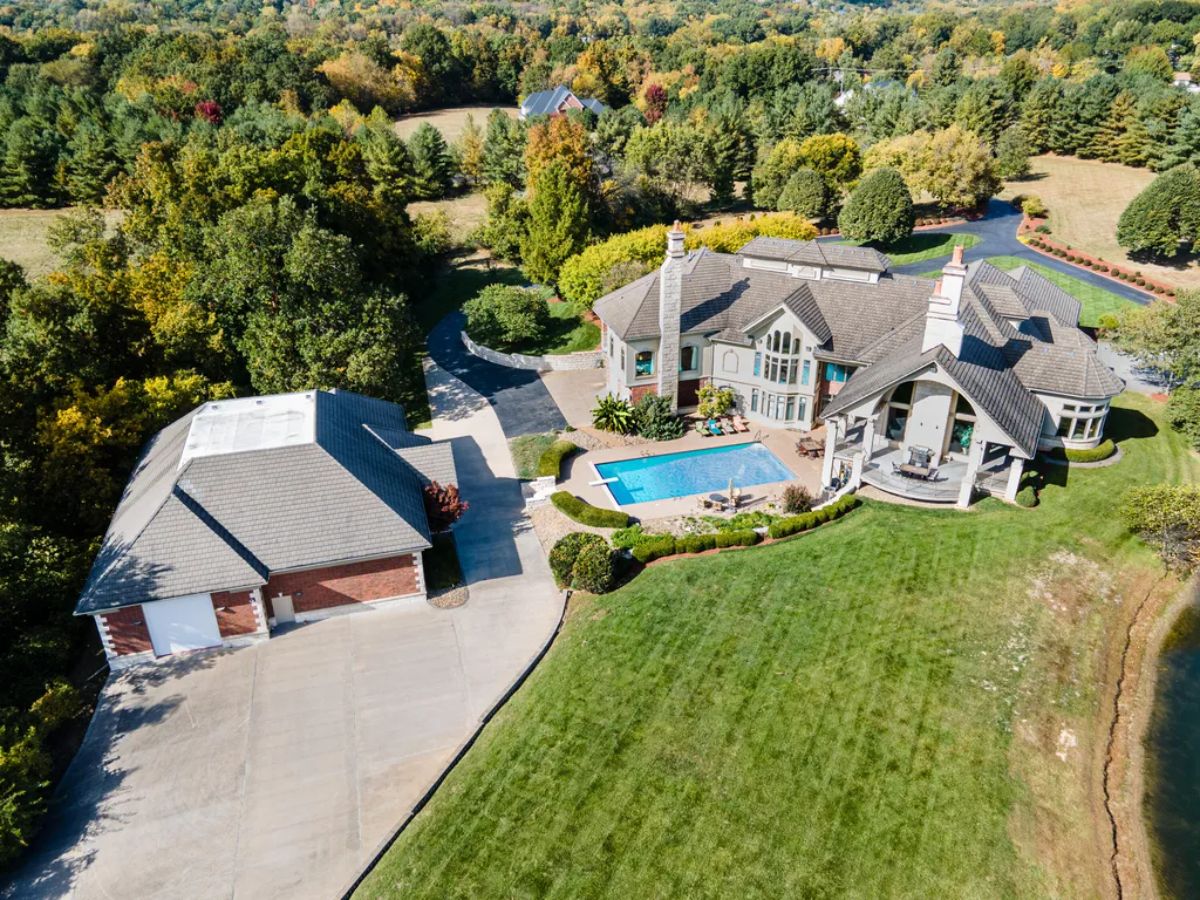 Aerial view of the pool and the party bar.