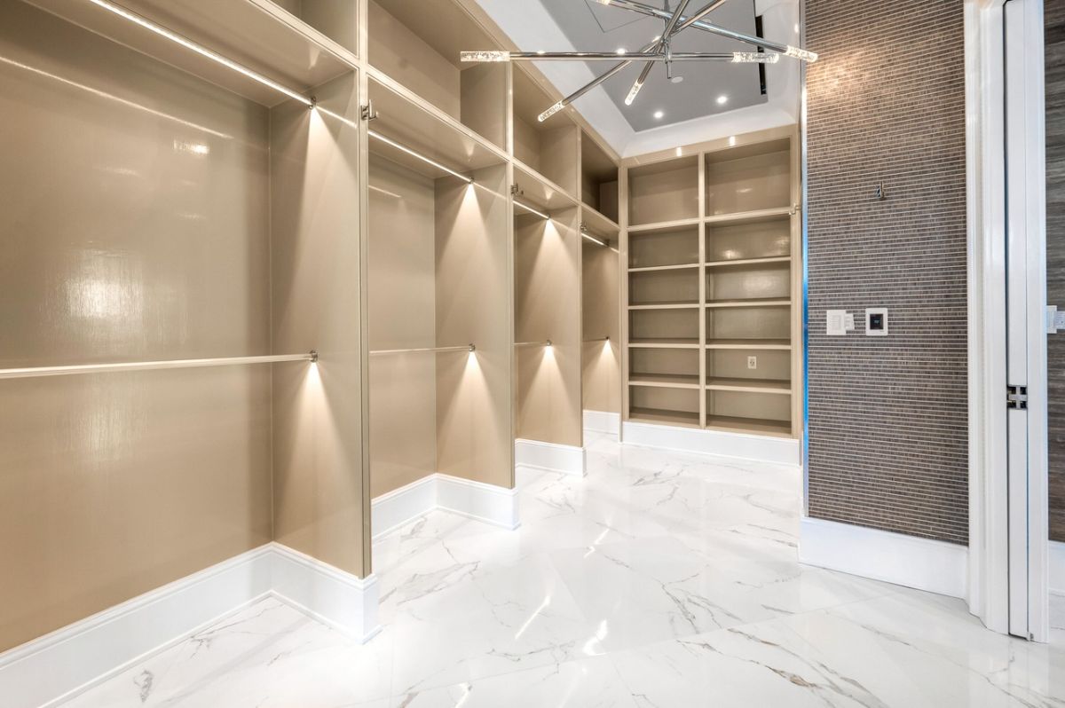 Walk-in closet