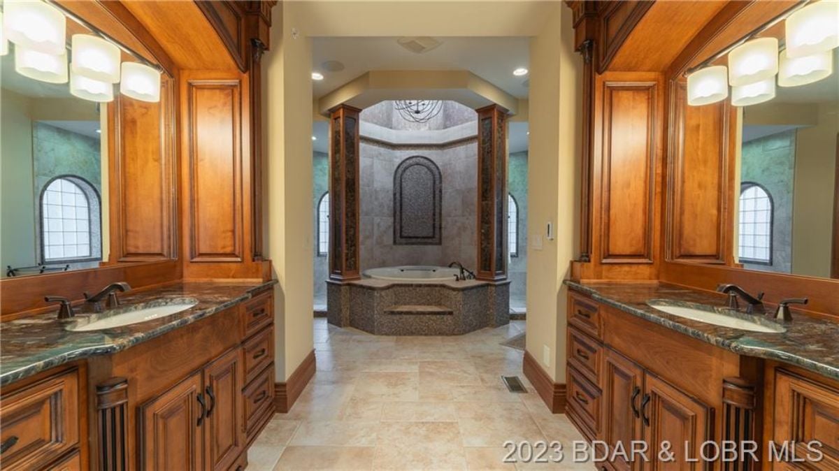 Bathroom's sink and tub.