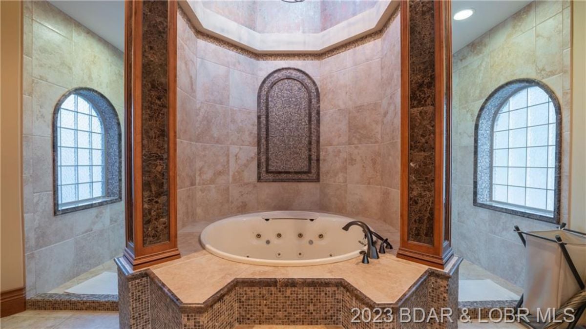 Bathroom's bathtub