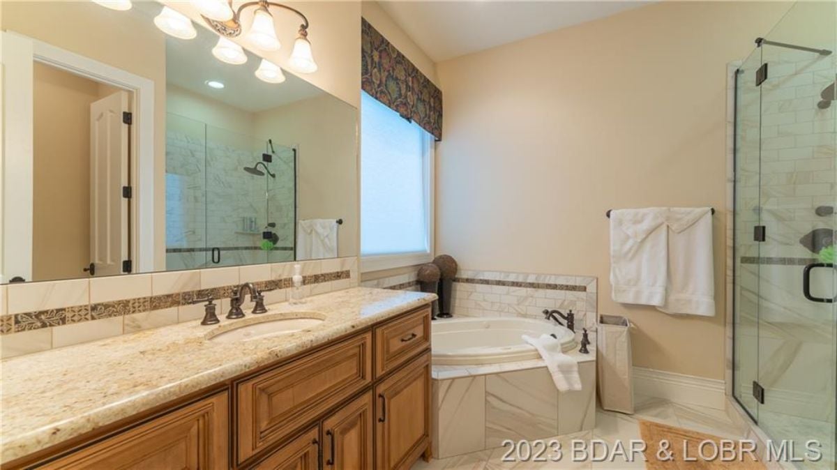 Bathroom's sink and bathtub.
