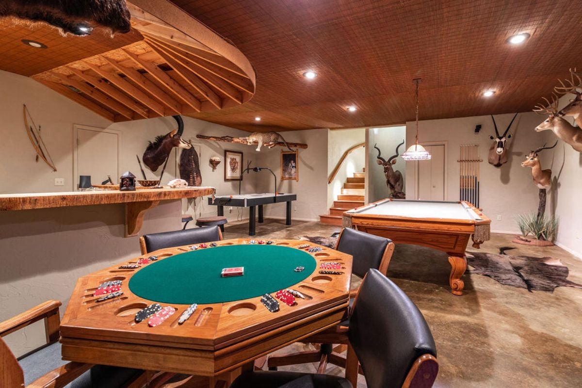 Poker table
