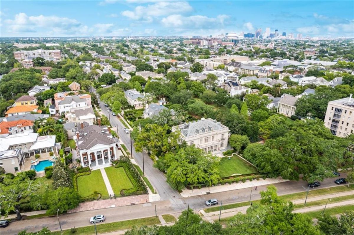 Neighborhood's aerial view.