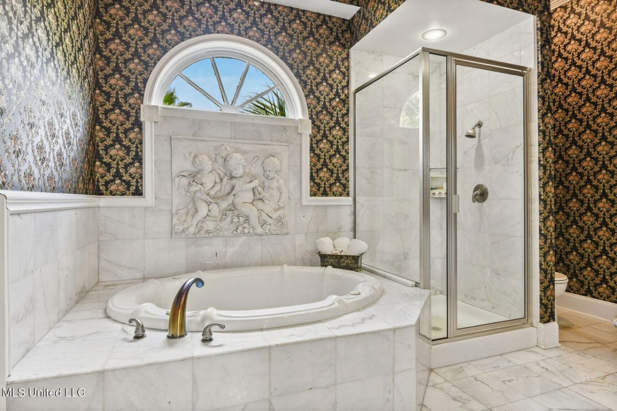 Bathroom's shower and bathtub.