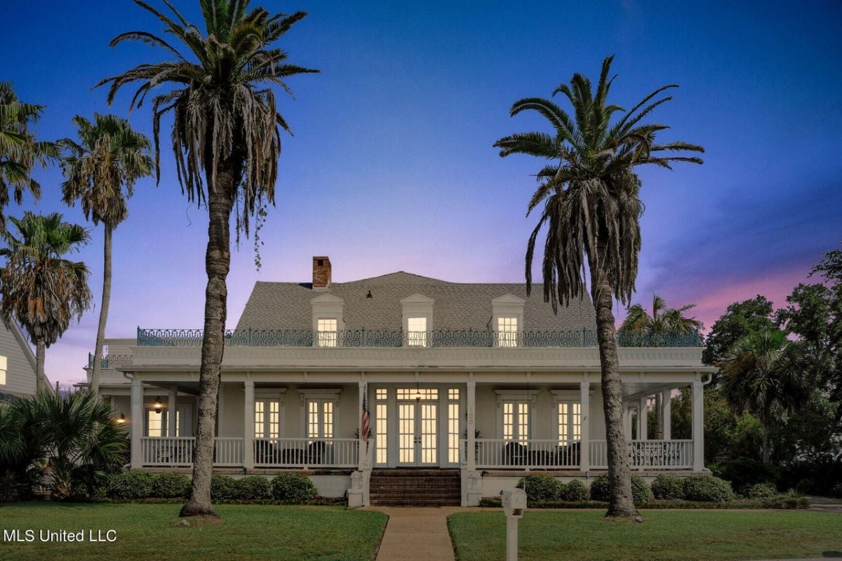 Night view of the historic mansion.