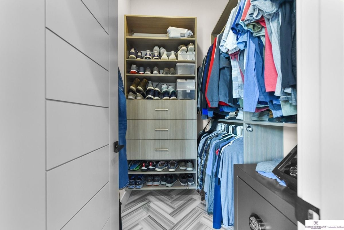 Walk-in closet