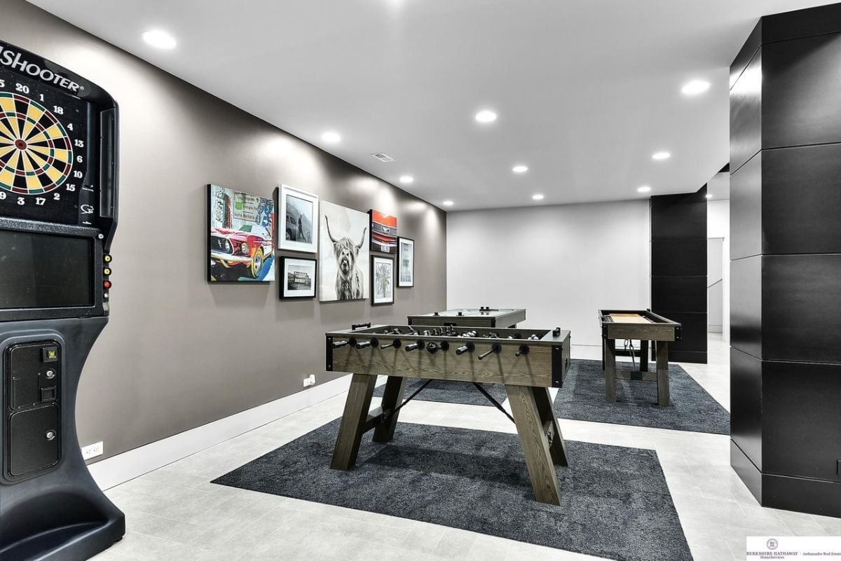 Entertainment room