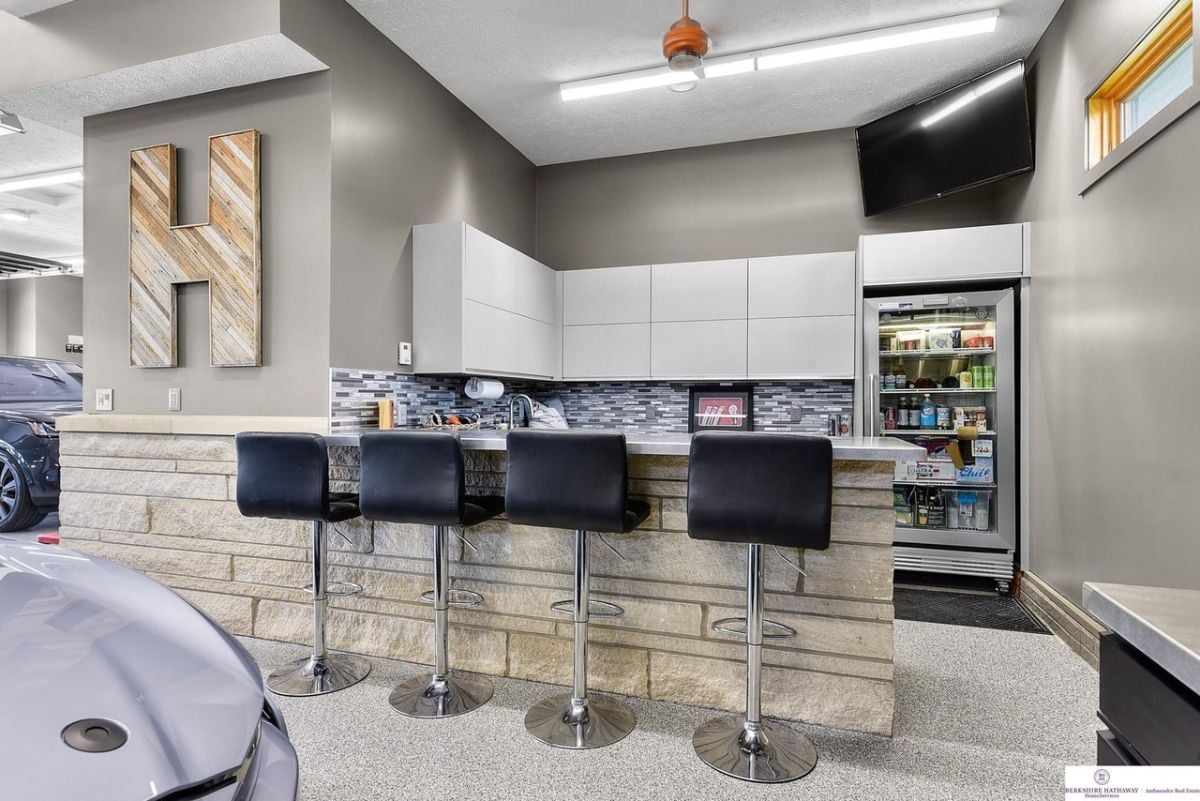 Garage bar