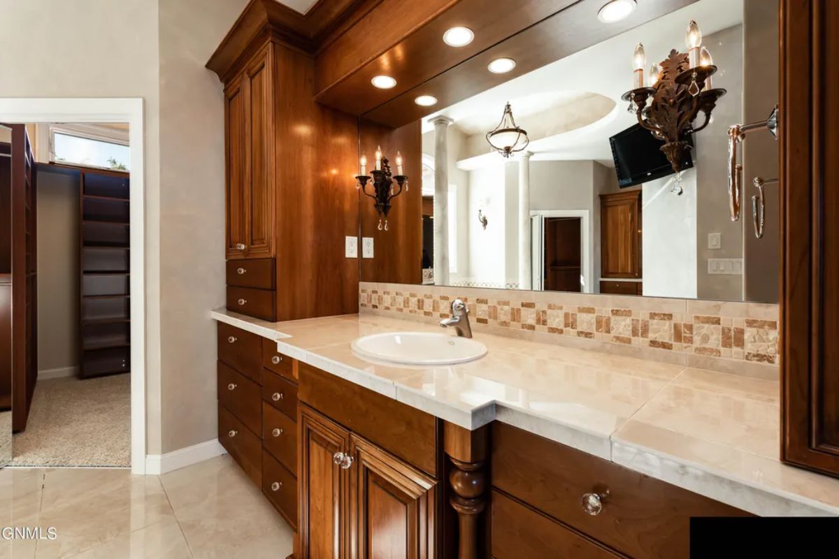 Powder room